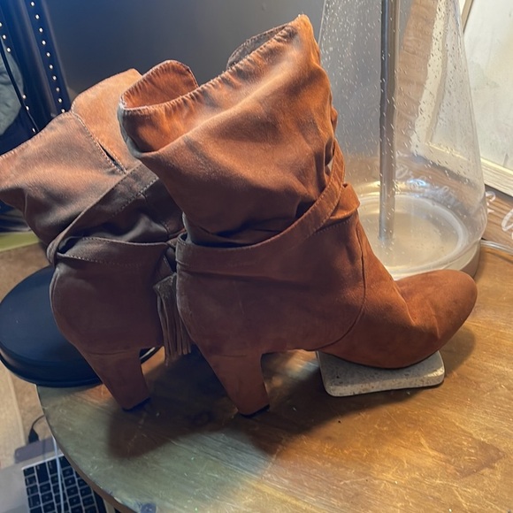 Express Womens 9 Brown Fabric Fringe Tassle Almond Toe Heeled Ankle Boots - Picture 3 of 4